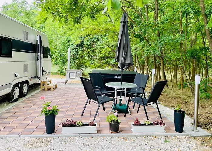 Wow! - Wood & Wellness Apartmanhazak Hodoshat דירה