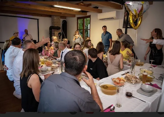 Wow! - Wood & Wellness Apartmanhazak Hodoshat דירה